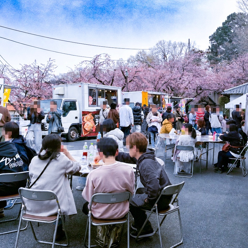 キッチンカーと桜